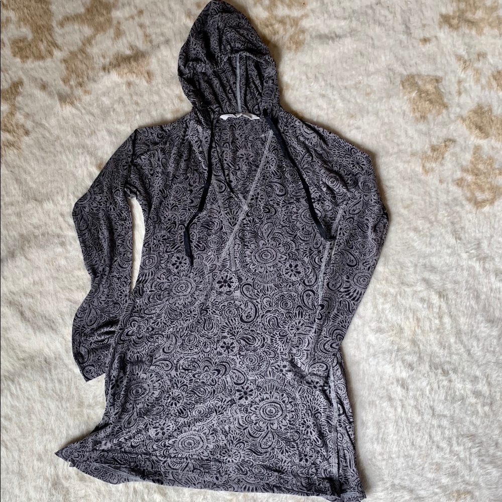 Athleta Paisley Long Sleeve Hooded Yoga Top